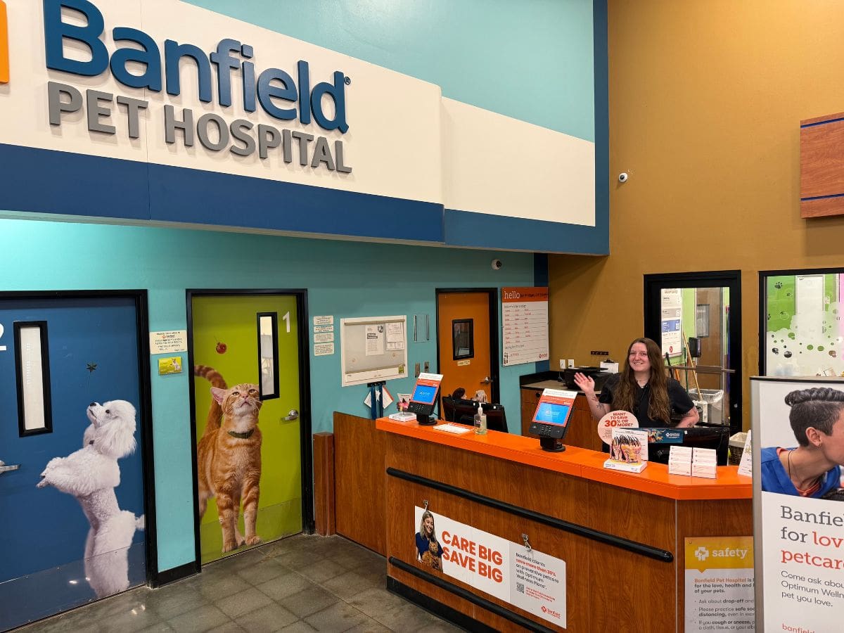 RSW_003 The Banfield Pet Hospital: Roswell front desk