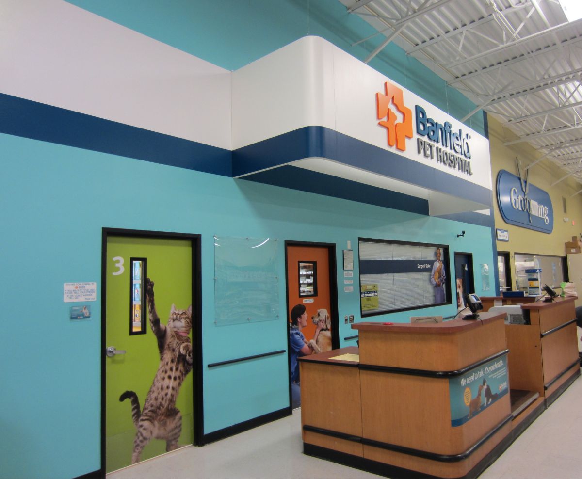 The Jensen Beach Banfield front desk and exam room entrances