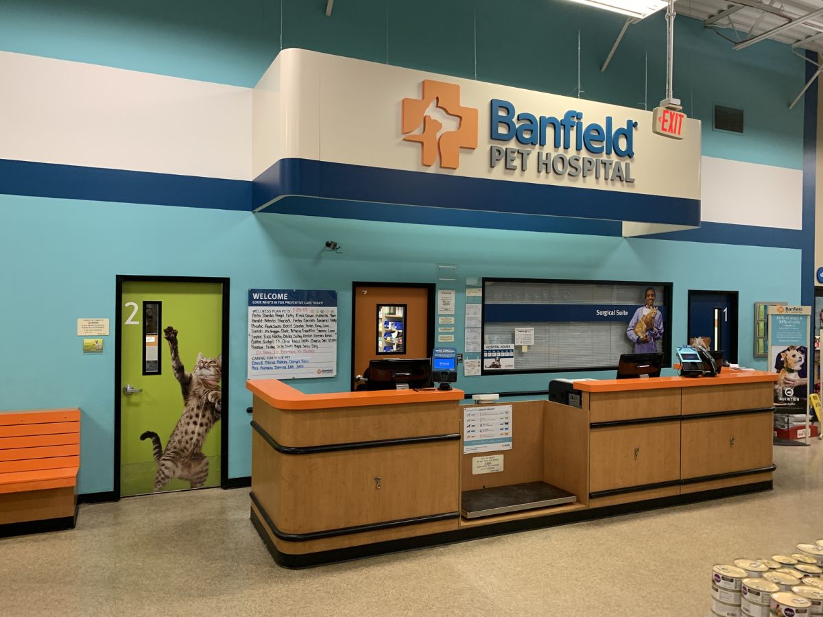 The Banfield Pet Hospital North Tampa front desk