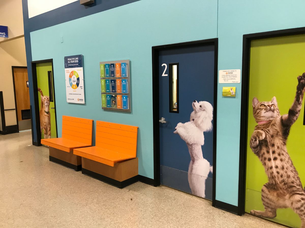 The Banfield Pet Hospital: Springhurst lobby