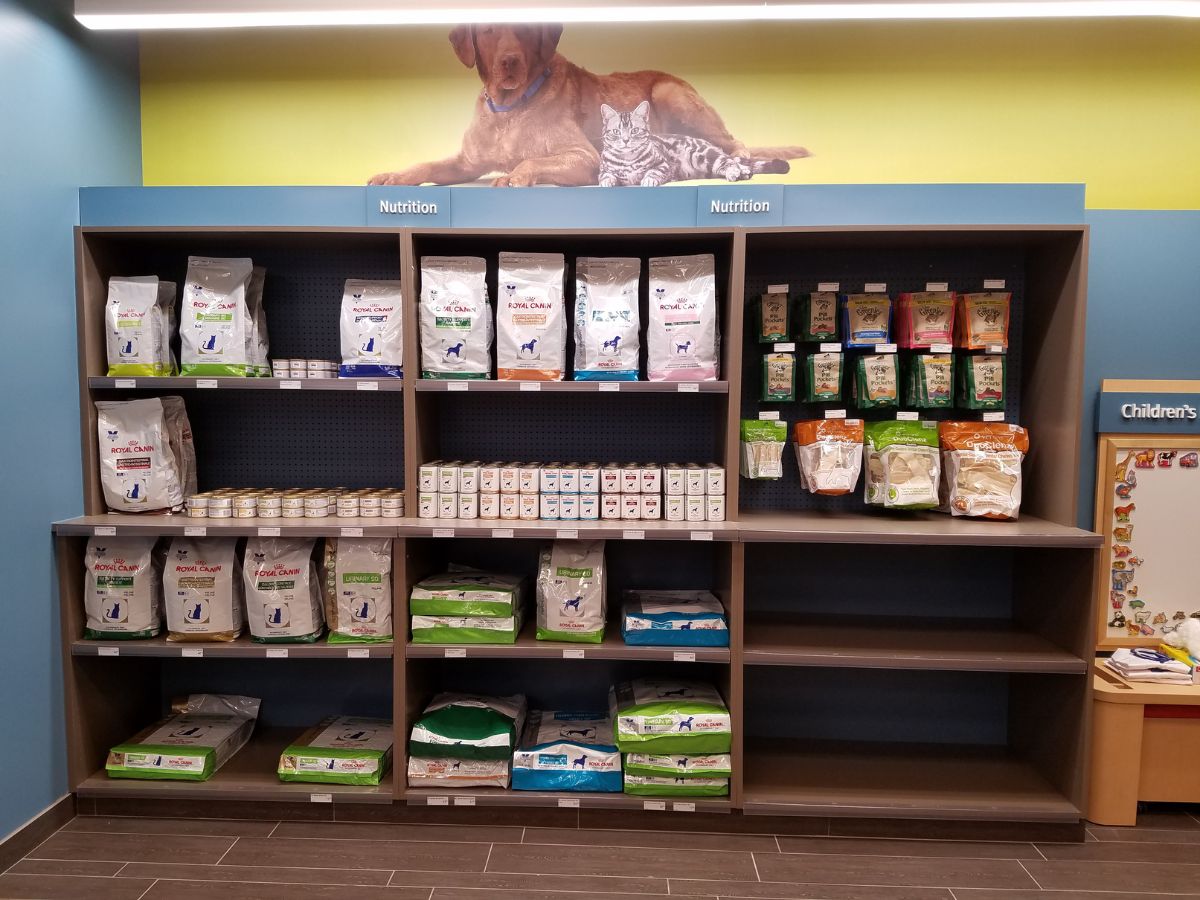 The Banfield Pet Hospital: La Verne shop