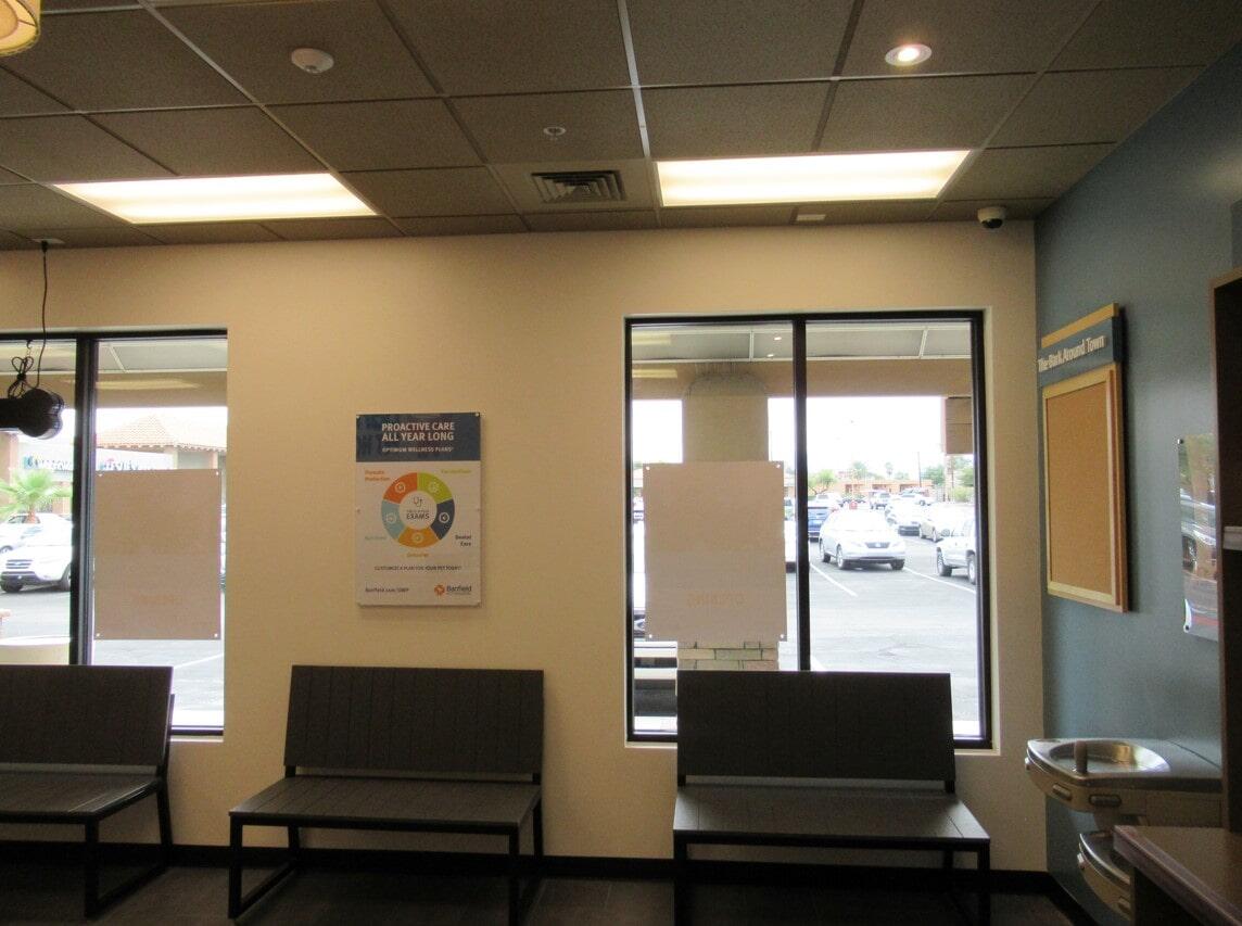 Banfield Pet Hospital: Tucson Mission Plaza lobby