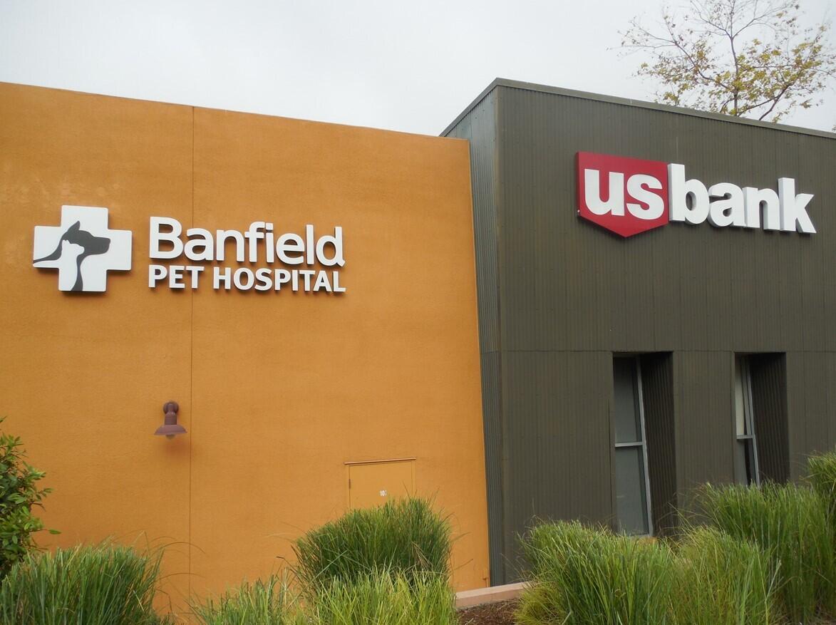 Banfield Pet Hospital: Eastlake exterior