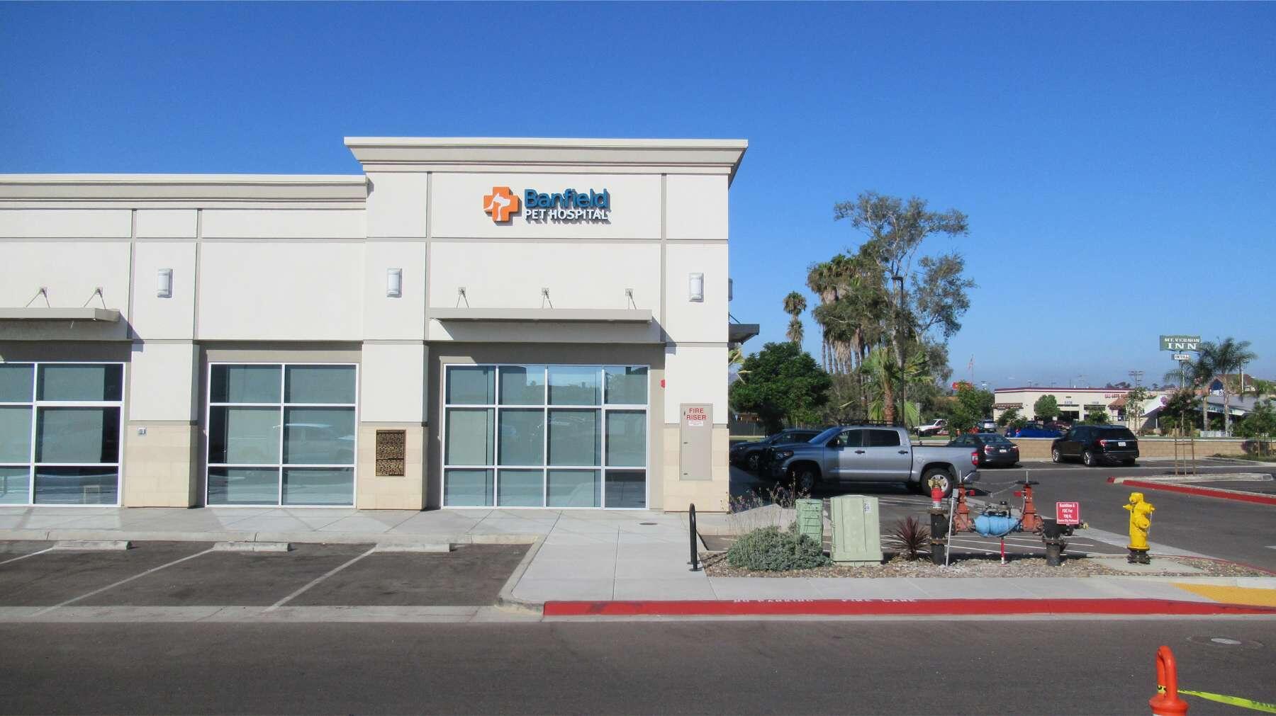 Banfield Pet Hospital: Escondido exterior