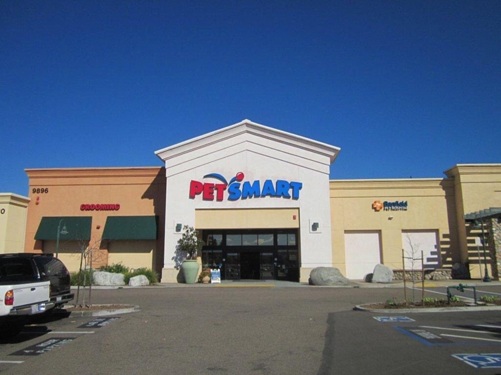 Banfield Pet Hospital: Santee entrance