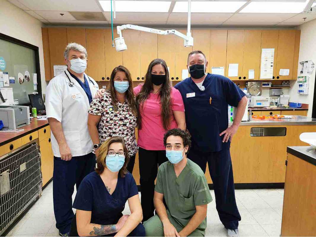 A group of Banfield Associates at the Banfield Pet Hospital
