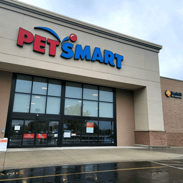The outside of the Banfield and PetSmart